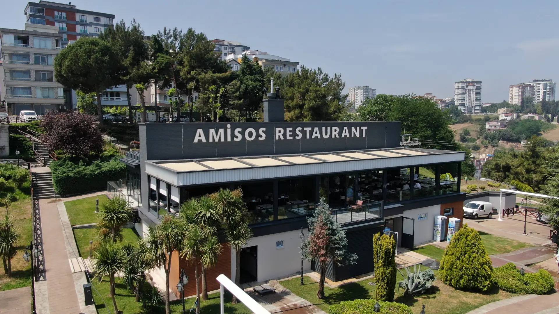 Amisos Restoran — Karadeniz manzaralı teras